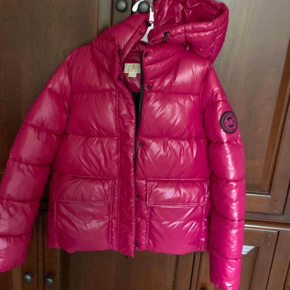 Michael Kors Puffy, warm, down coat.  Beautiful color. Stylish& functional.